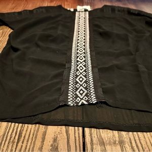 UO Black & White STARING AT STARS Aztec Sheer 3/4 Sleeve Tunic Top Blouse SMALL